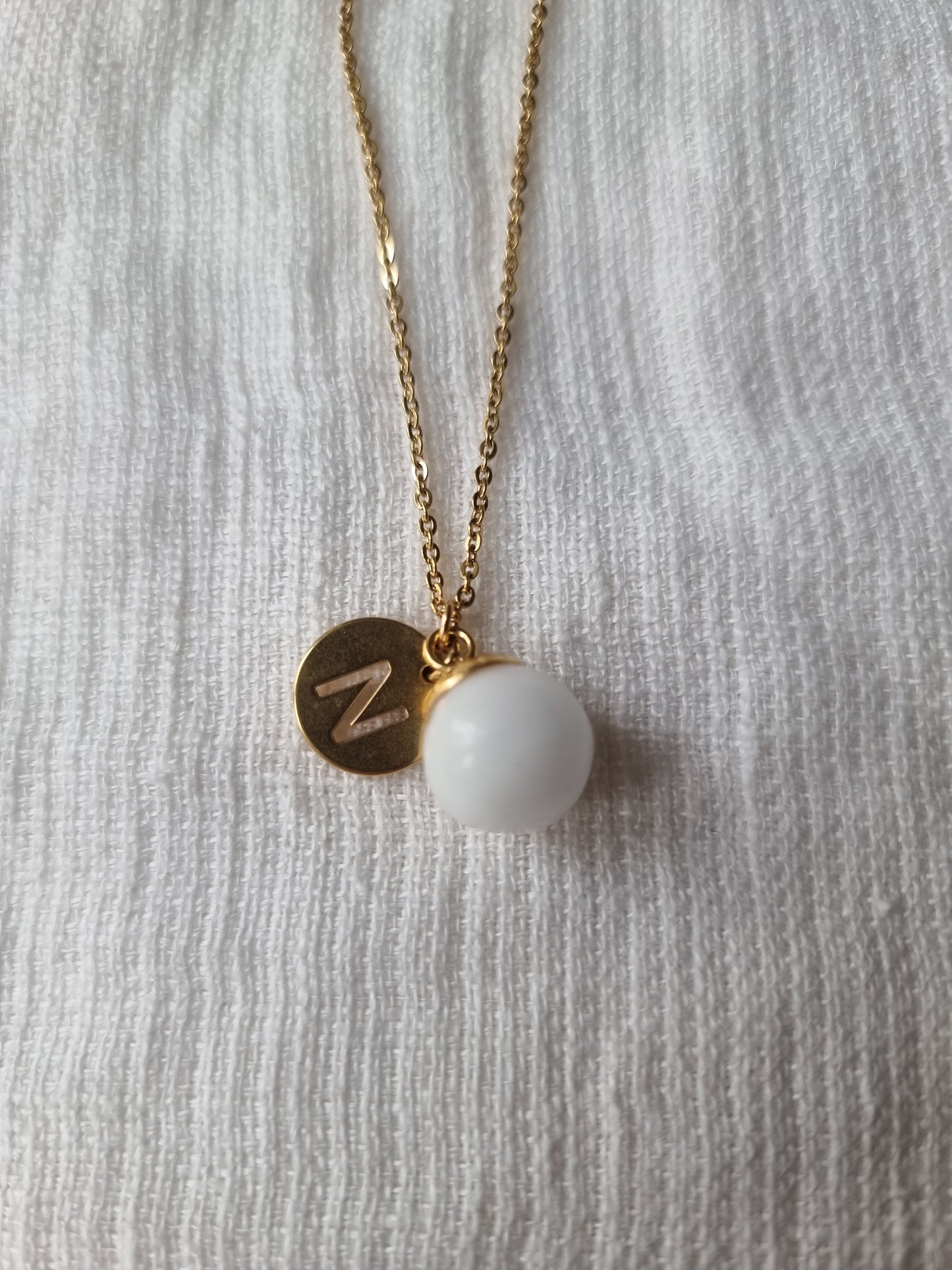 Collier perle de lait maternel - Initiale