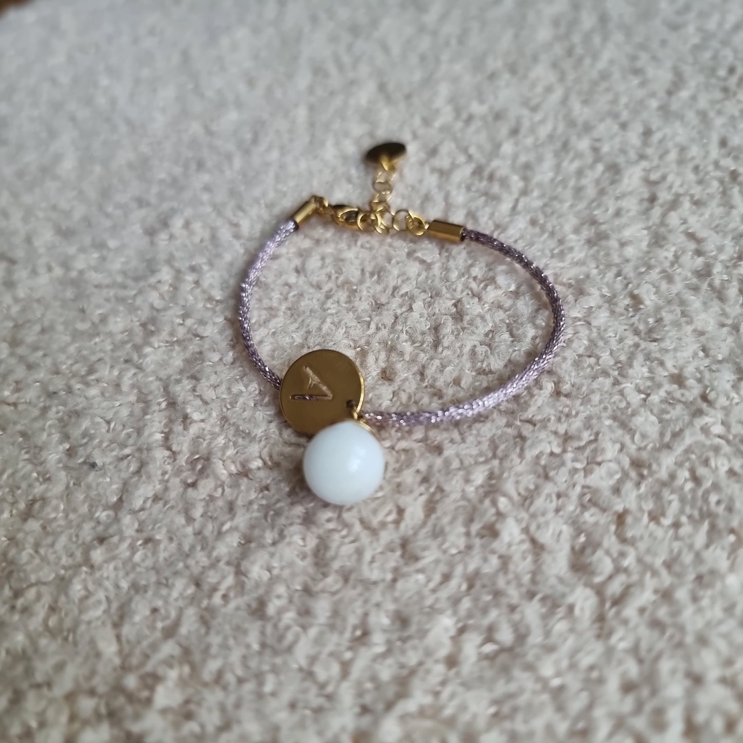 Bracelet Mokuba - perle de lait et initiale