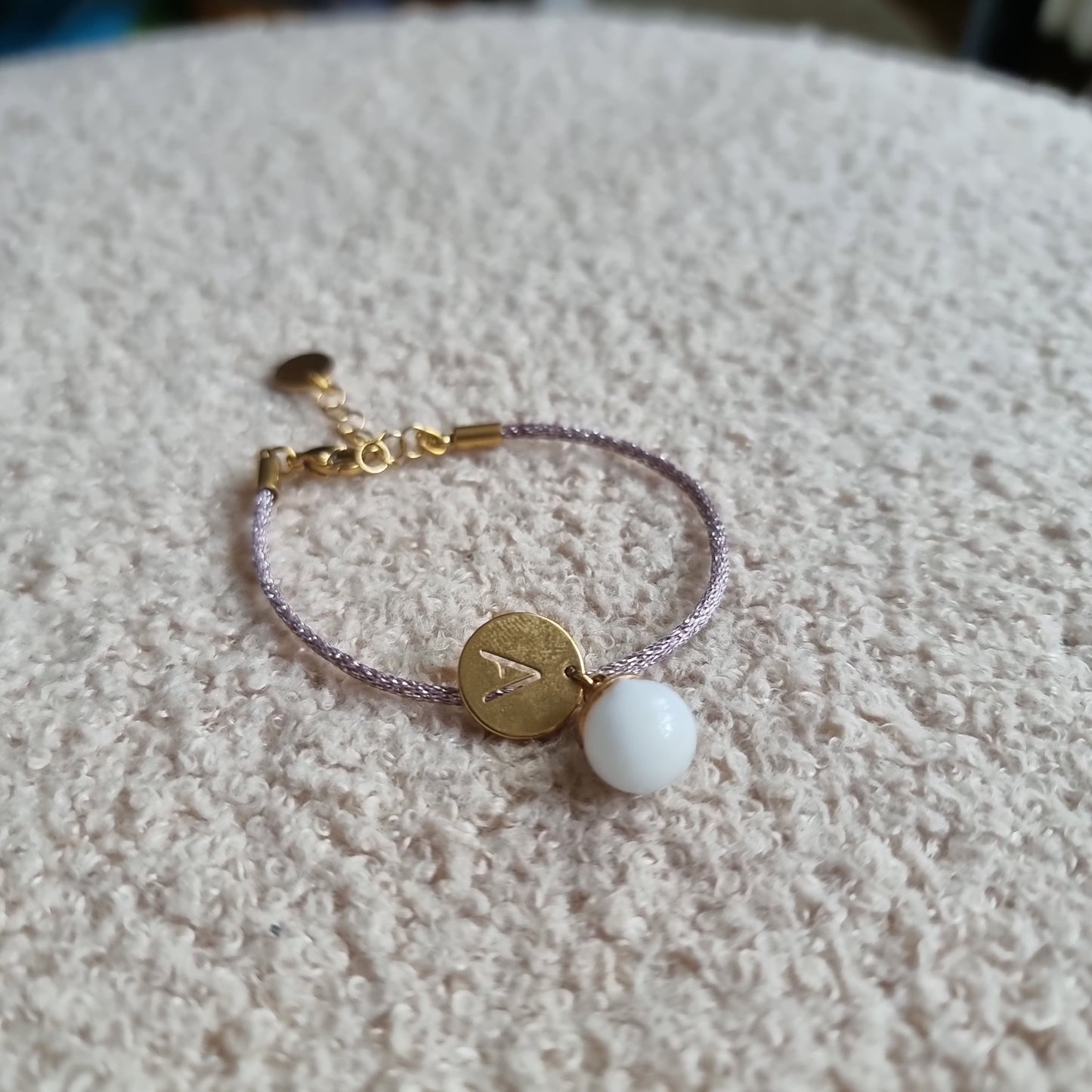 Bracelet Mokuba - perle de lait et initiale