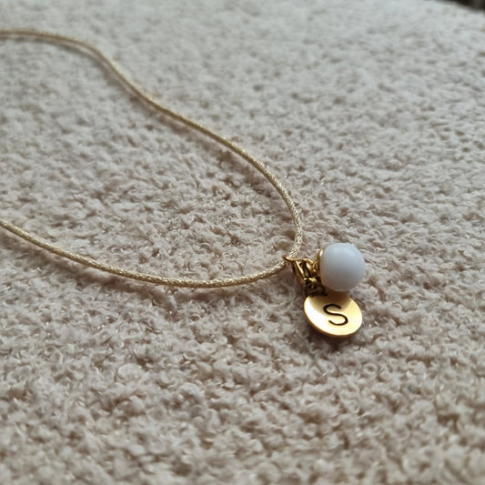 Collier Mokuba - perle de lait et initiale