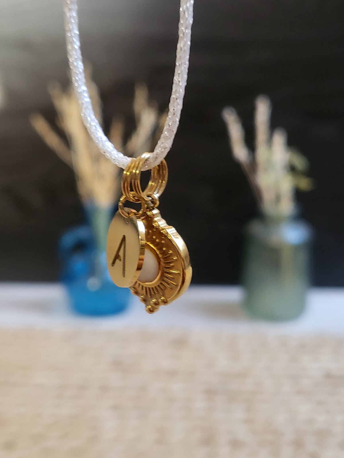 Pendentif Soleil 3 Mokuba Initiale