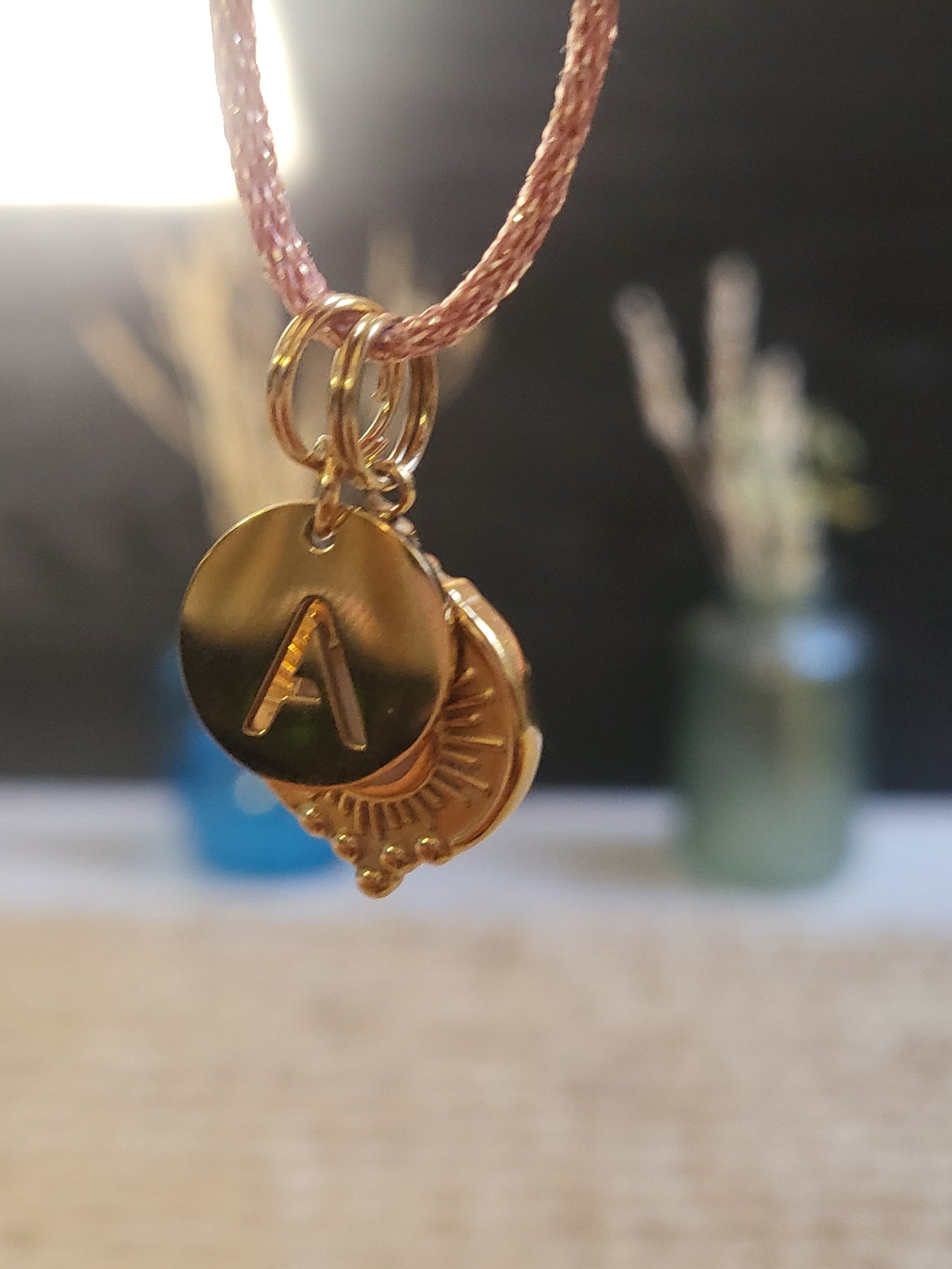Pendentif Soleil 3 Mokuba Initiale